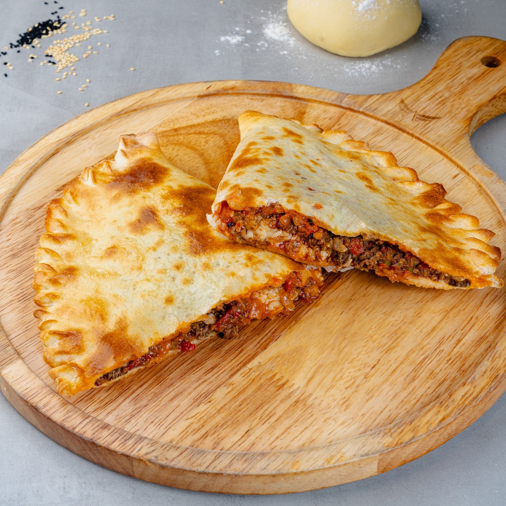 Arayes, fried meat or cheese