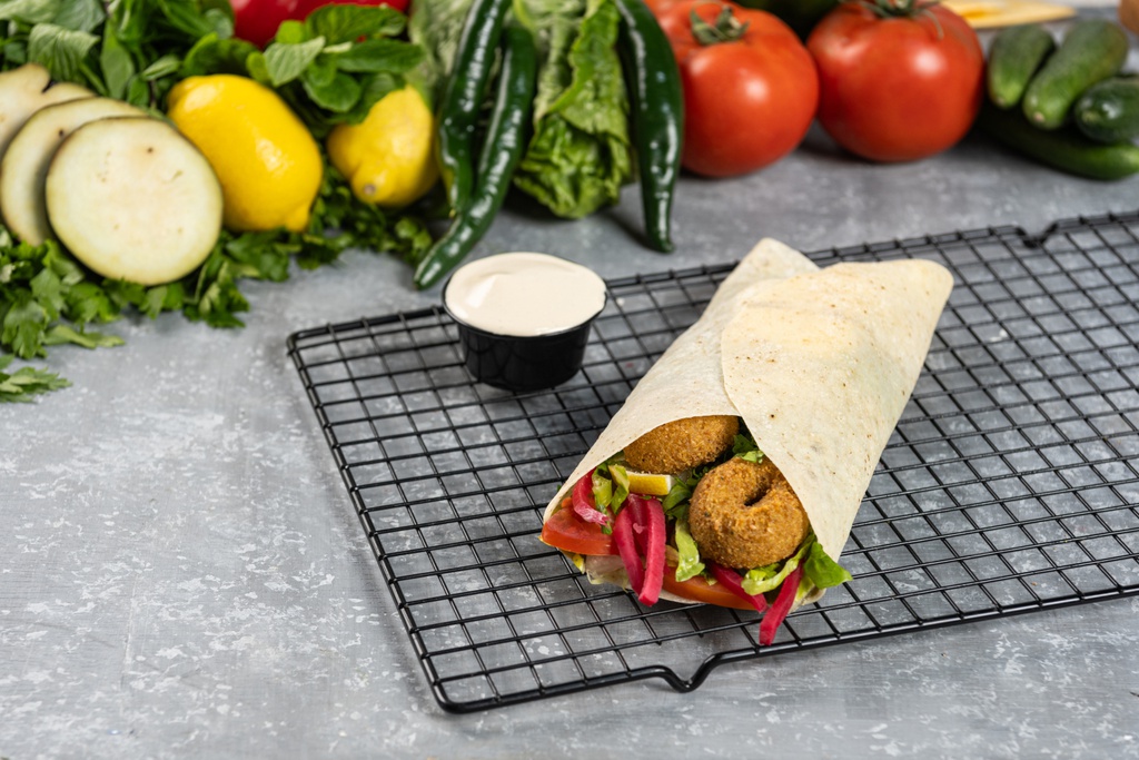 sandwich falafel with eggs