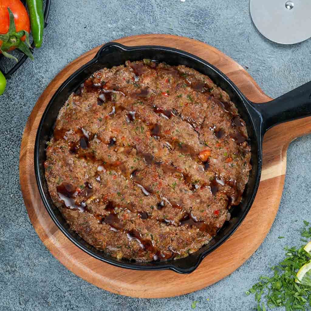 Meat kofta with pomegranate sauce