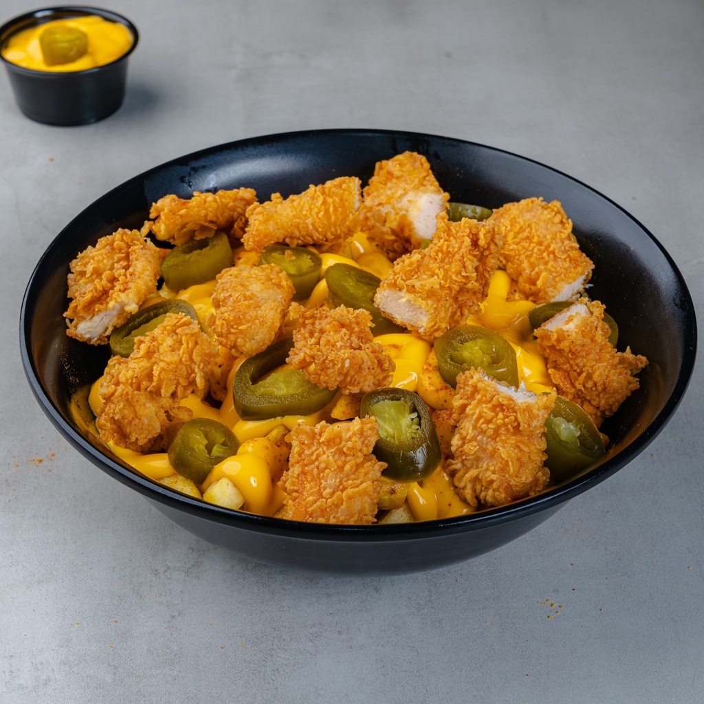 Fries with jalapeno, cheese and chicken