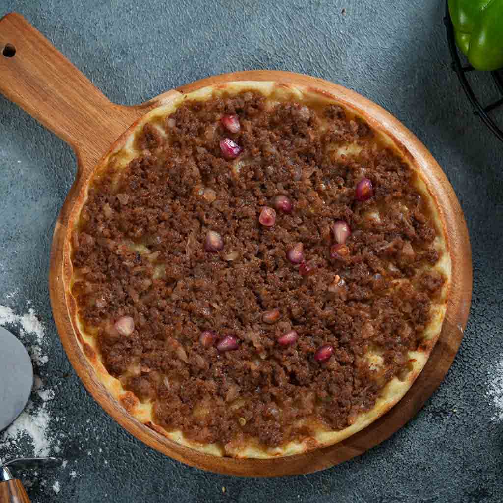 Minced meat pie with pomegranate sauce