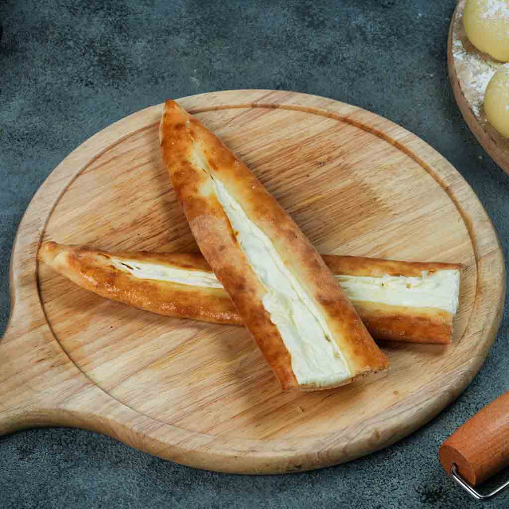 Round labneh pie