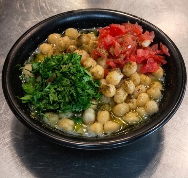 Musabaha with lemon and oil