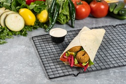 sandwich falafel with eggs