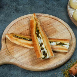 Round labneh with thyme